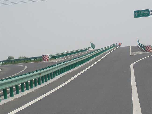 安庆高速公路护栏的材质与规格
